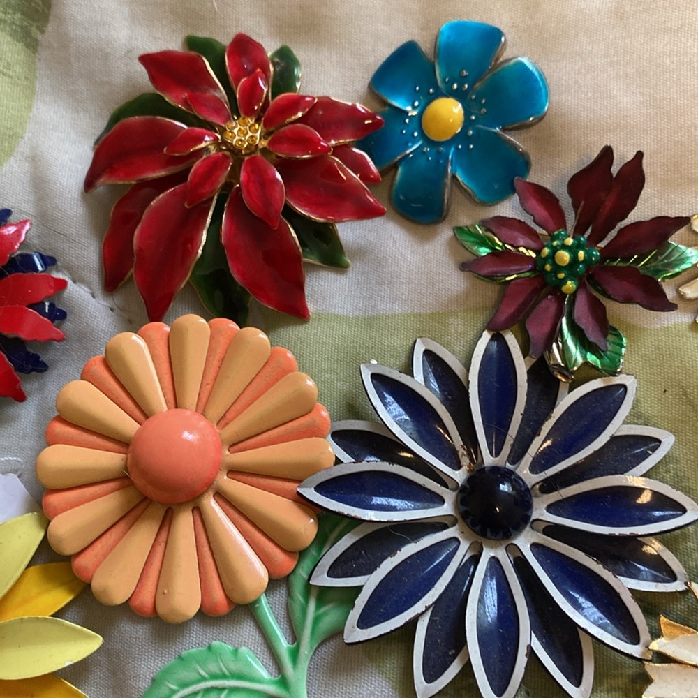 Floral Enamel Brooch Set - Multicolor - Picture 4 of 10
